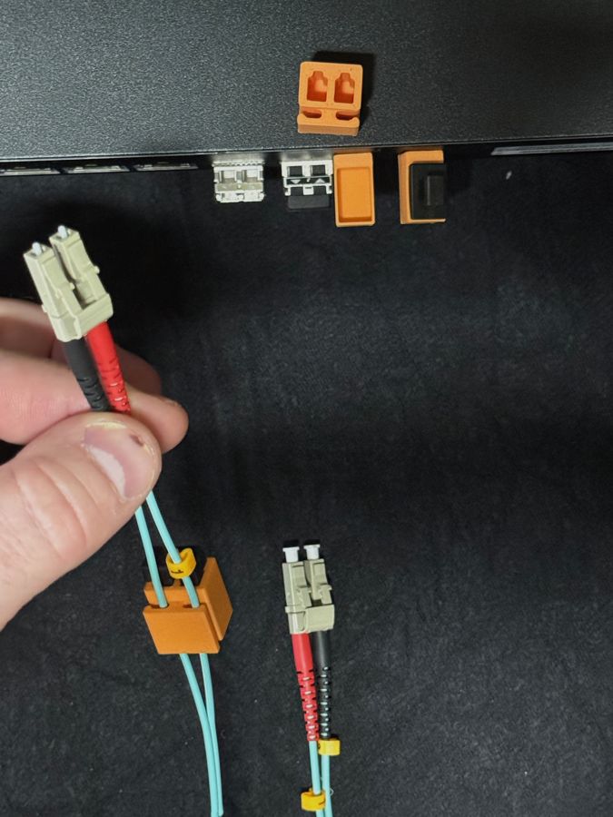 DuCSec am Kabel befestigt