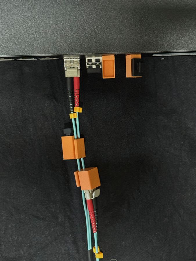 Mehrere DuCSec entlang des Lichtwellenleiterkabels – Cold-Backup zugeordnet